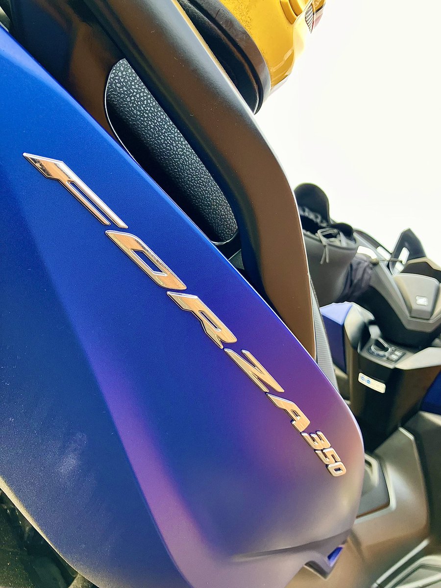 Out and about. Shrugging off the weather and sailing through traffic. Ruddy love a scooter…