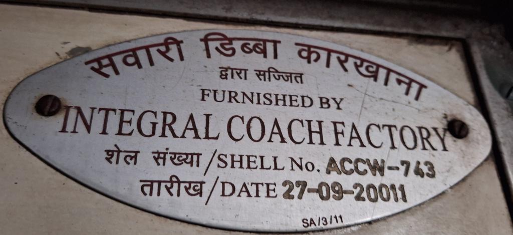 ransomredrum's tweet image. I am on time travel. Boarded train in 2025
This coach I am in, built in the year 20011
I can tell what all happened between these years. Aliens, Dinosaurs re-entry, sab kuch..
AMA before I deboard tomm dawn..🤣🤣😜😜😜

#timetravel
#goofups 
#allinfun