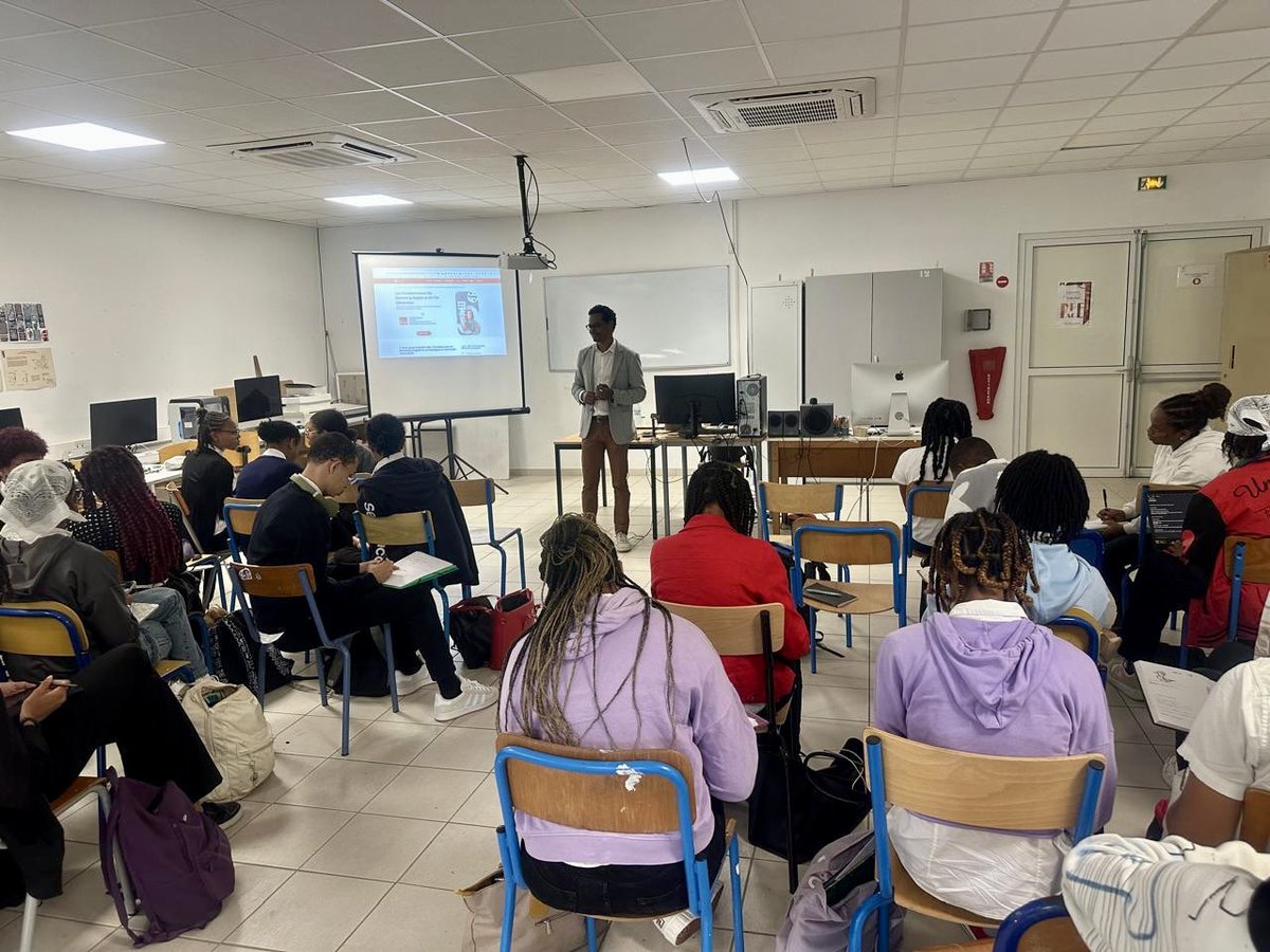 Ce matin, Conférence sur l’Intelligence Artificielle #IA  à destination des DN MADE Graphisme avec Manuel Mondésir de <a href="/awitecfr/">awitec</a>  @awitec.digital