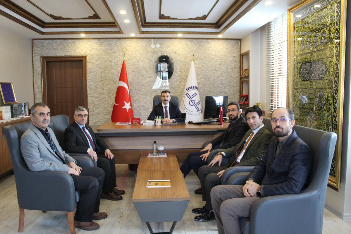 TarakliKaymakam's tweet photo. İçişleri Bakanlığı Yurt Dışı Eğitim Programına katılmak üzere ilçemizdeki görev süresi sona eren Kaymakamımız Sn. Burak SERTTAŞ ( @BSerttas25 ), İlçe Müftülüğünü ziyaret ederek personelle vedalaştı. https://t.co/LSURobU1mZ