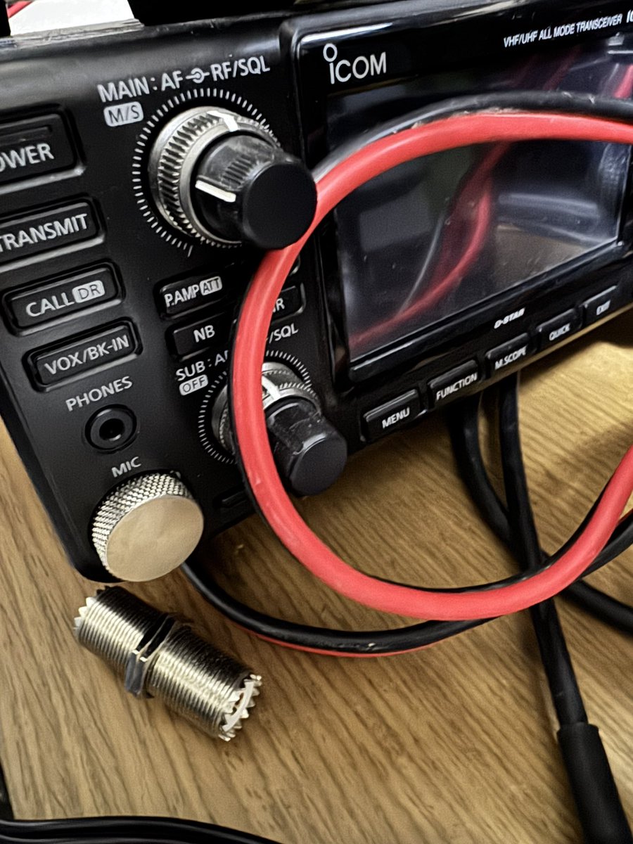 harmlesshamCQ's tweet photo. SO-239 dust cover fits perfectly on mic socket. #hamr #hamradio #icom https://t.co/ZlB0vvGNER