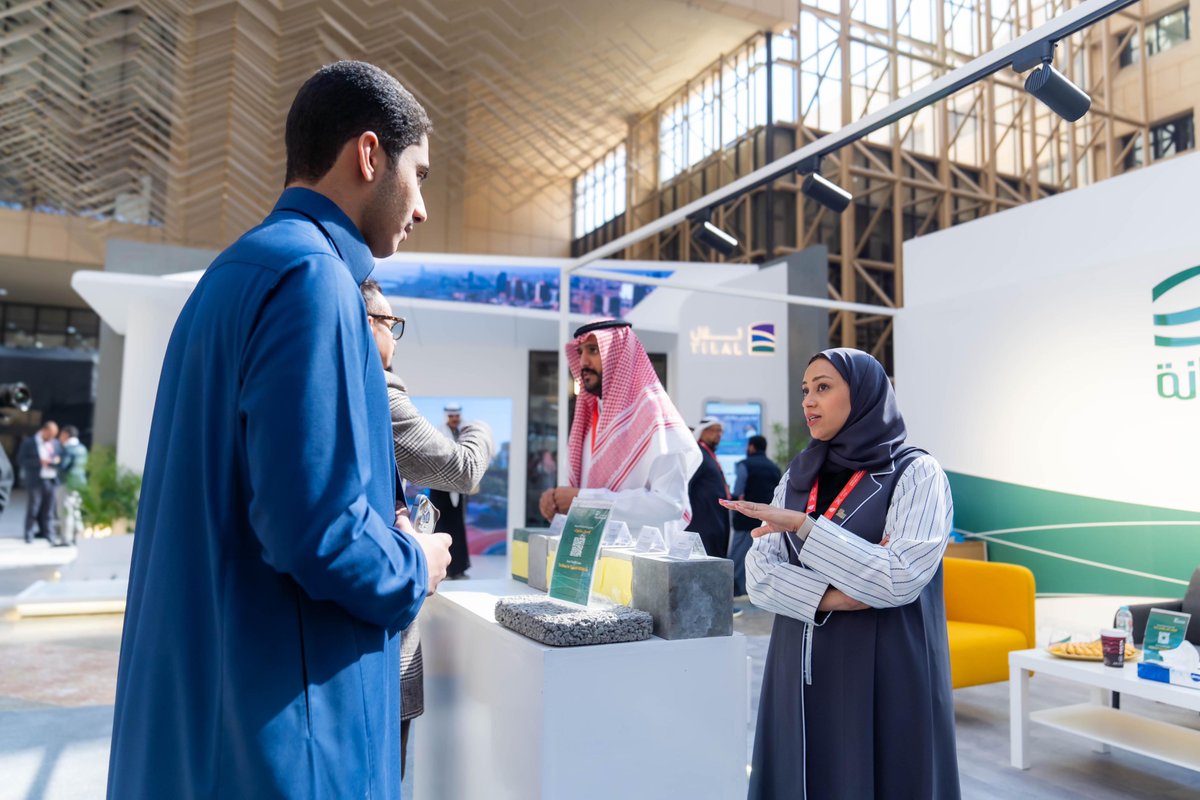 SaudiReadymix's tweet photo. افتتح اليوم منتدى العمران السعودي الرابع بمشاركة الشركة السعودية للخرسانة الجاهزة كراع فضي وتحت رعاية وزارة البلديات والإسكان، واستضافة جامعة الملك سعود.

شهد المنتدى حضور معالي نائب وزير البلديات والإسكان أ.إيهاب الحشاني وسعادة رئيس جامعة الملك سعود المكلَّف أ.د عبدالله السلمان. https://t.co/6djdW24M35