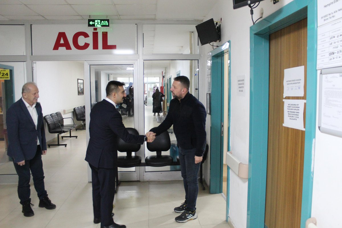 TarakliKaymakam's tweet photo. İçişleri Bakanlığı Yurt Dışı Eğitim Programına katılmak üzere ilçemizdeki görev süresi sona eren Kaymakamımız Sn. Burak SERTTAŞ ( @BSerttas25 ), Taraklı Devlet Hastanesini ziyaret ederek personelle vedalaştı. https://t.co/eQuU8dhRXQ