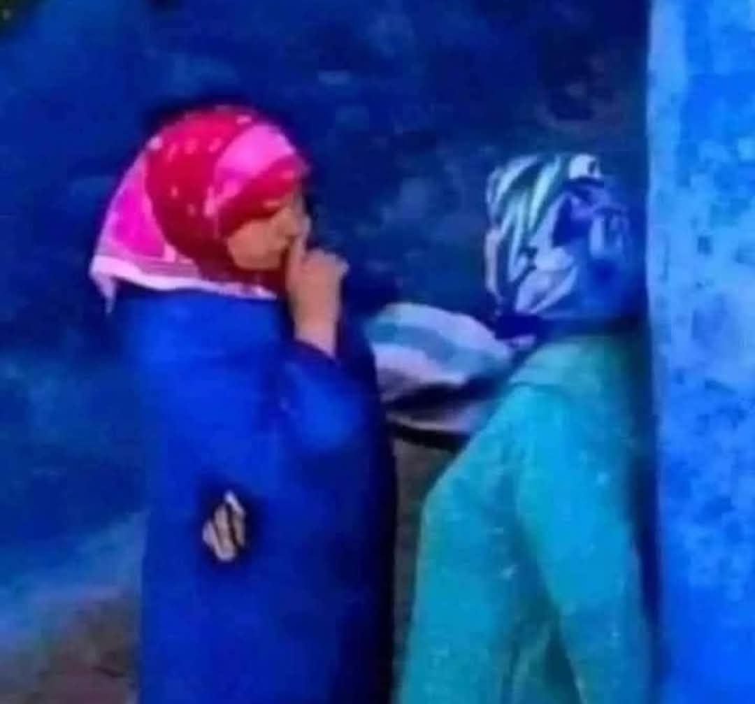 برنية بنتك مدريديه ولا شن ؟
- لا علاش 
- لا شي غير سمعتها تقول لواحد زيدني السادس