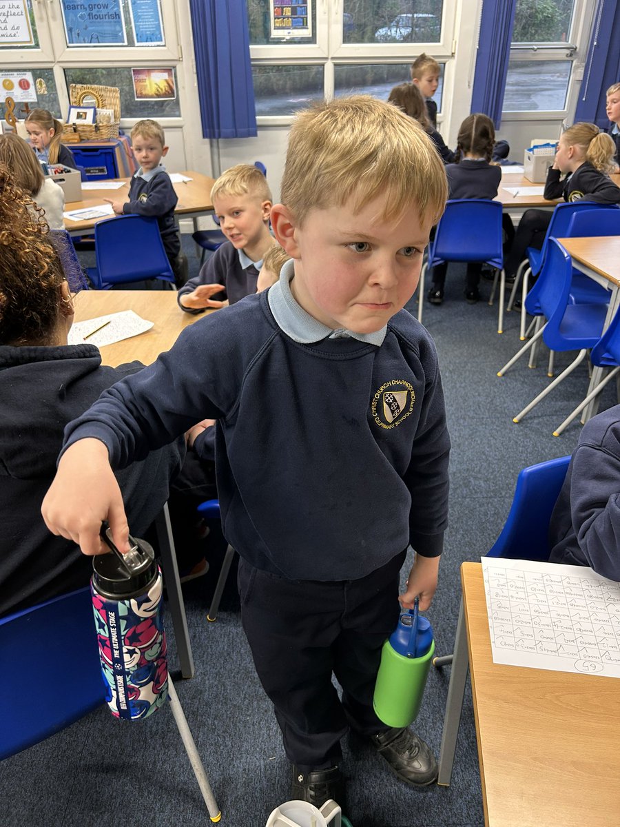 CCCRPrimary's tweet photo. Year 2 have been looking at mass and how something doesnโt have to be heavier to weigh more! 1/2 #cccrmaths https://t.co/6u80wRmRqY