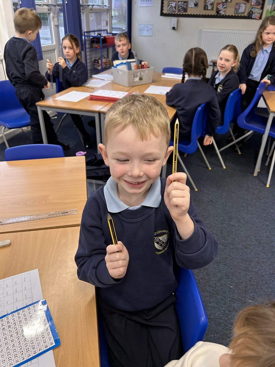 CCCRPrimary's tweet photo. Year 2 have been looking at mass and how something doesnโt have to be heavier to weigh more! 1/2 #cccrmaths https://t.co/6u80wRmRqY
