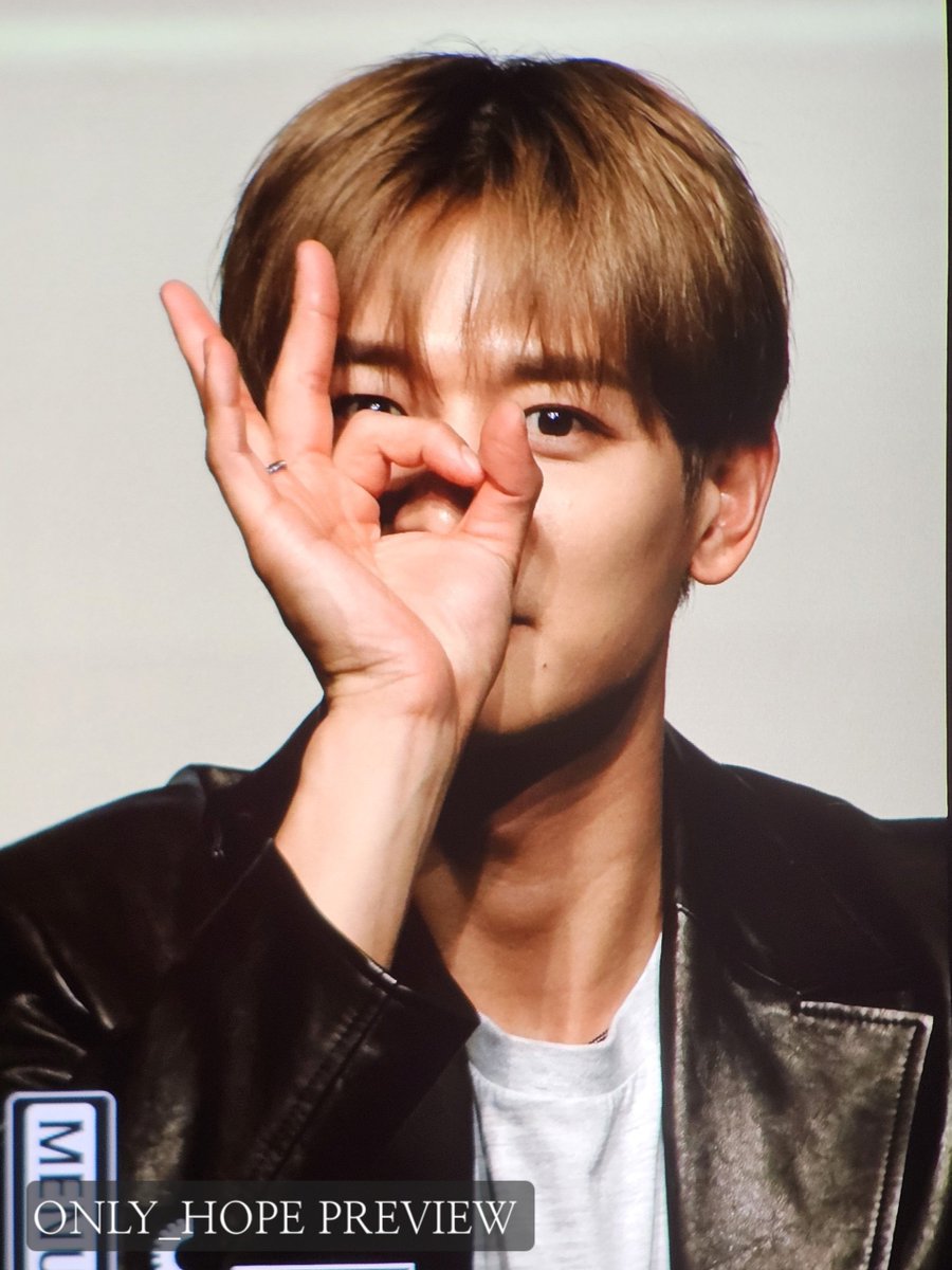 Only_Hope1209's tweet photo. 250114 민호 [Call Back] 비트로드 팬사인회💎

미노킁킁🐶
                                             이거 맞아?👀 

#샤이니 #SHINee #민호 #MINHO #ミンホ https://t.co/4Sds9zANMt