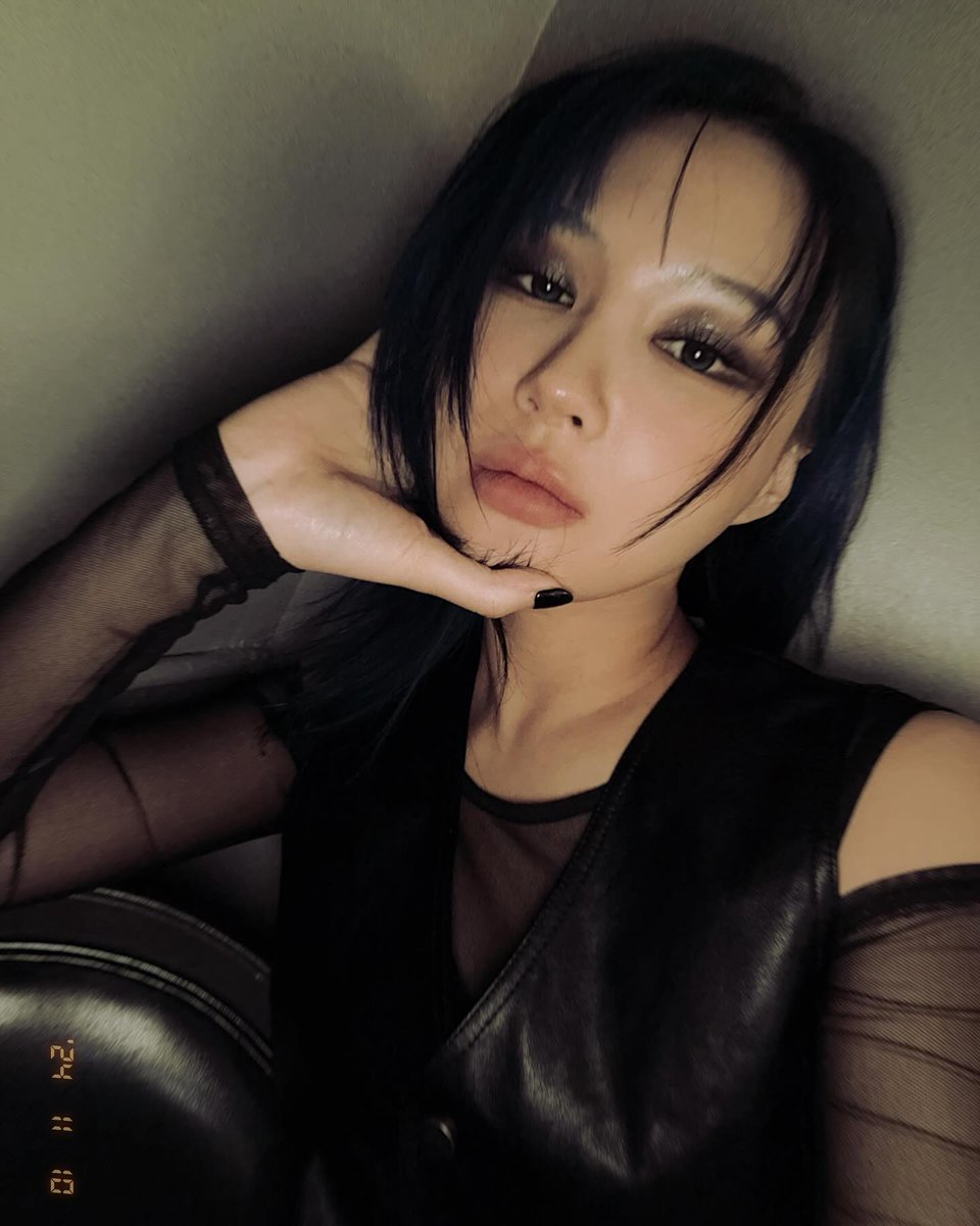 i was trying to ignore it but i can't anymore. dreamcatcher's siyeon is one of the most problematic idols in the industry and it's time for me to expose her

the truth about lee siyeon, a thread