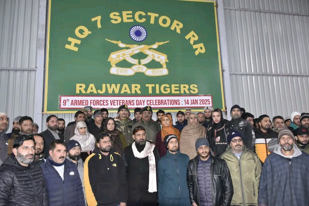 HelloNewsRajwar's tweet photo. #Indian_Army organized an #Ex_Servicemen’s #Rally at 7 sector #HQ_Pohrupet, #Handwara to #commemorate 9th Armed Force Veterans Day, honouring the invaluable contributions of ex-servicemen, Veer Naris, and Veer Matas. https://t.co/XvbbAGwLhd