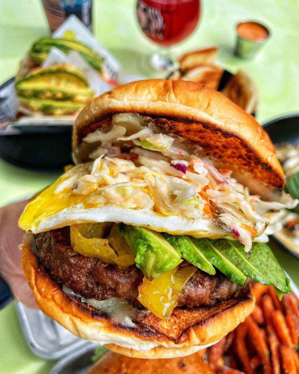 jayteetake1983's tweet photo. HAVE IT YOUR WAY, ✨SKINNY OR FATS✨
🔹
Did you know you can customize pretty much anything you order at SkinnyFATS?!😍I order a Steakation burger + avocado🥑 &amp; pepper jack cheese🧀 so much they’ve decided to name it after me, so be sure to ask for it JT style next time!🐠 https://t.co/wJguKRYH0g