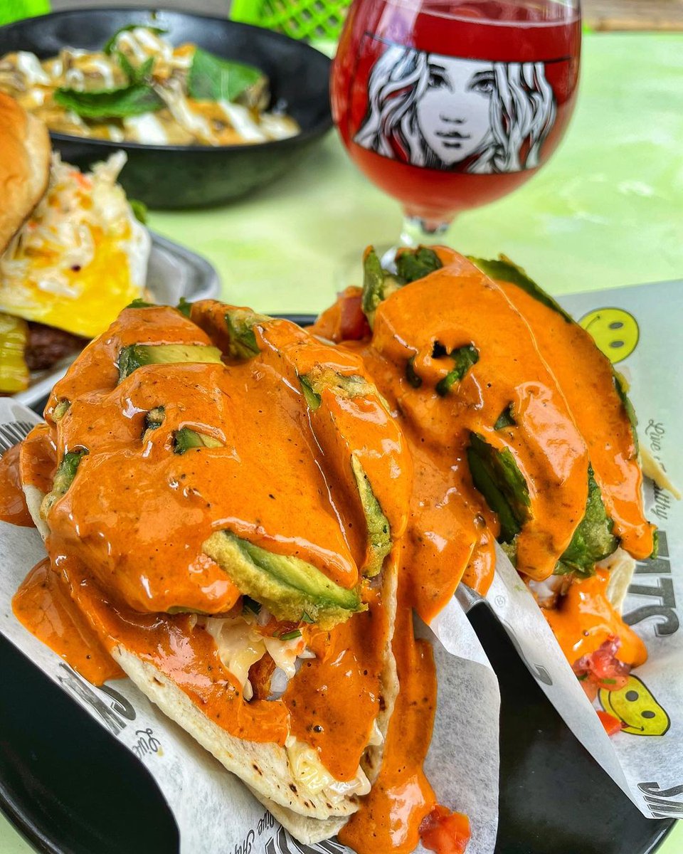 jayteetake1983's tweet photo. HAVE IT YOUR WAY, ✨SKINNY OR FATS✨
🔹
Did you know you can customize pretty much anything you order at SkinnyFATS?!😍I order a Steakation burger + avocado🥑 &amp; pepper jack cheese🧀 so much they’ve decided to name it after me, so be sure to ask for it JT style next time!🐠 https://t.co/wJguKRYH0g