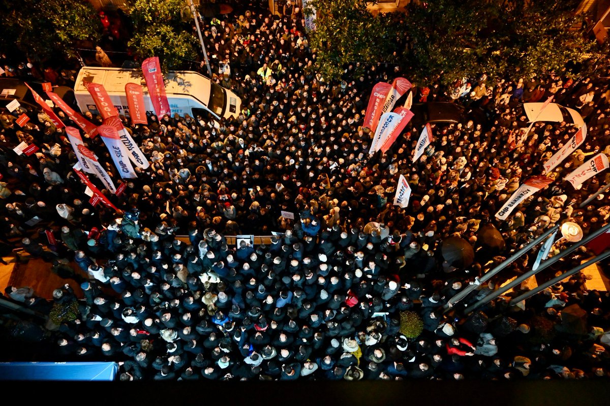 Ya hep beraber ya hiçbirimiz!

📌 Beşiktaş