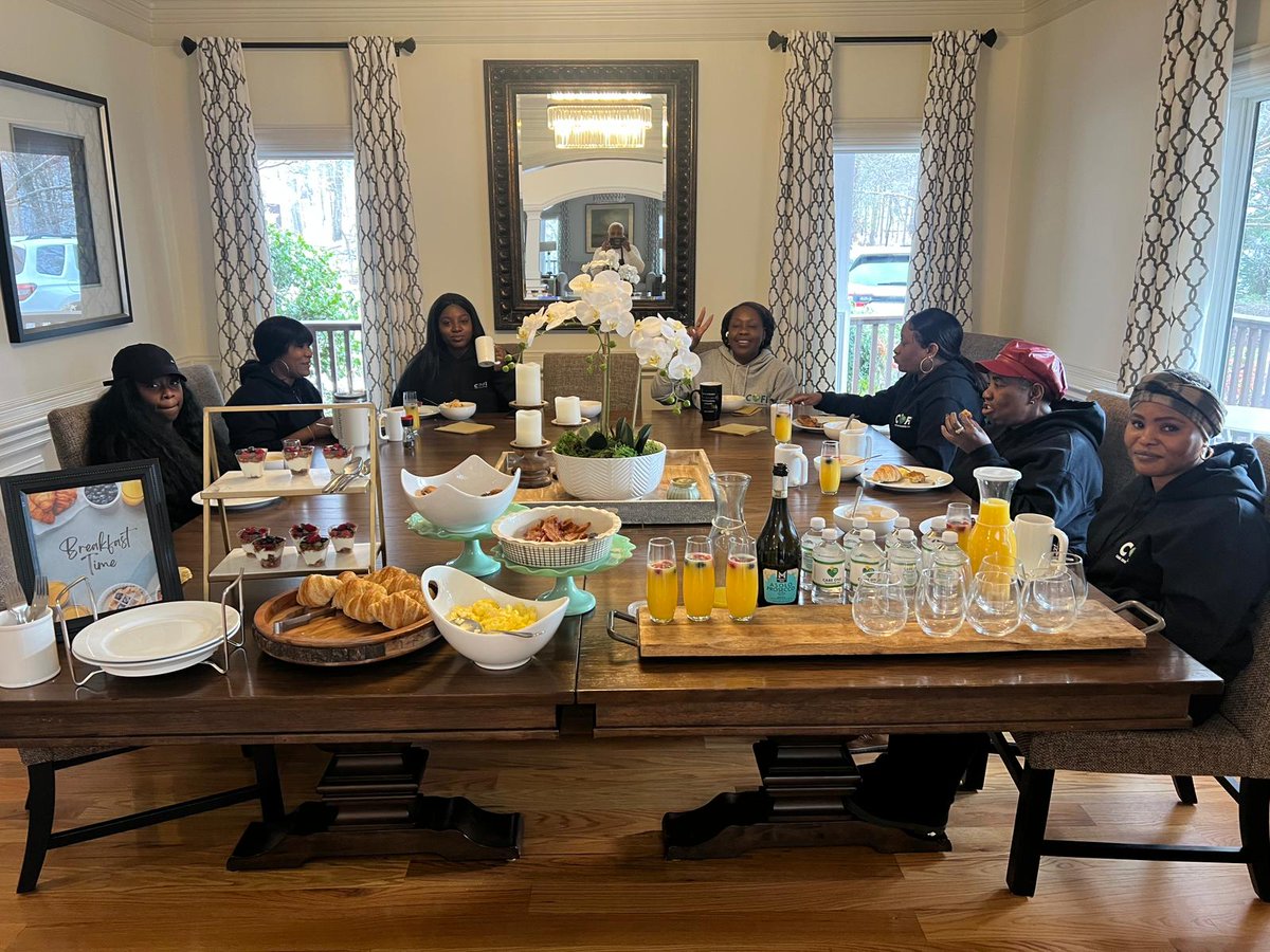 COFI_ATL's tweet photo. Gratitude fills our hearts as we reflect on the power of teamwork and collaboration that drives the COFI brand forward. 💚 Each team member brings unique talents, perspectives, and energy to the table, and together, we are building something truly remarkable. https://t.co/CEhZ3MarxN