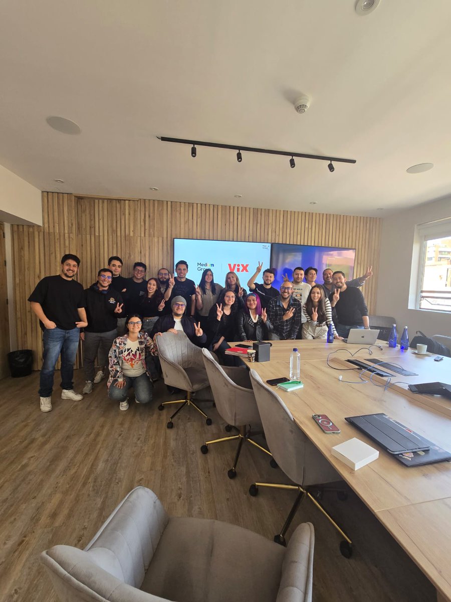 MediamGroup's tweet photo. ¡Iniciamos con fuerza el 2025! La primera sesión de #MediamConnect de este año reunió al talentoso equipo de P&amp;G y @Publiciscol, donde nuestro Managing Director Rafael Rojas G y Regional Manager Nohelia Durán Álvarez, exploraron los fundamentos de #CTV.

#MediambyAleph #Streaming https://t.co/poj2Gah4QH