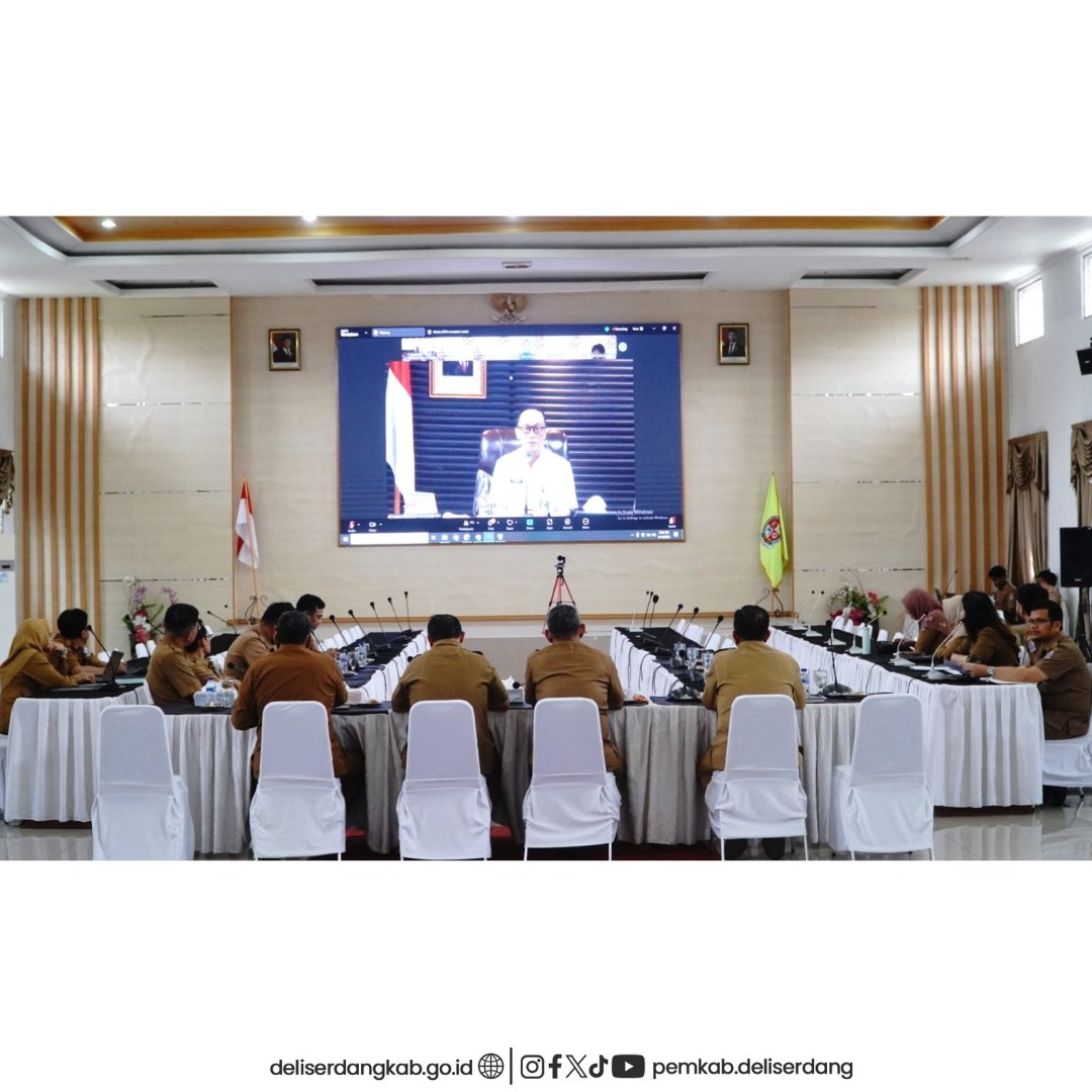 Penjabat Bupati Deli Serdang, Ir Wiriya Alrahman MM mengikuti Rapat Koordinasi Percepatan Penataan Non ASN Tahun 2025 secara zoom meeting di Aula Cendana, Lantai II, Kantor Bupati Deli Serdang, Selasa (14/1/2025).