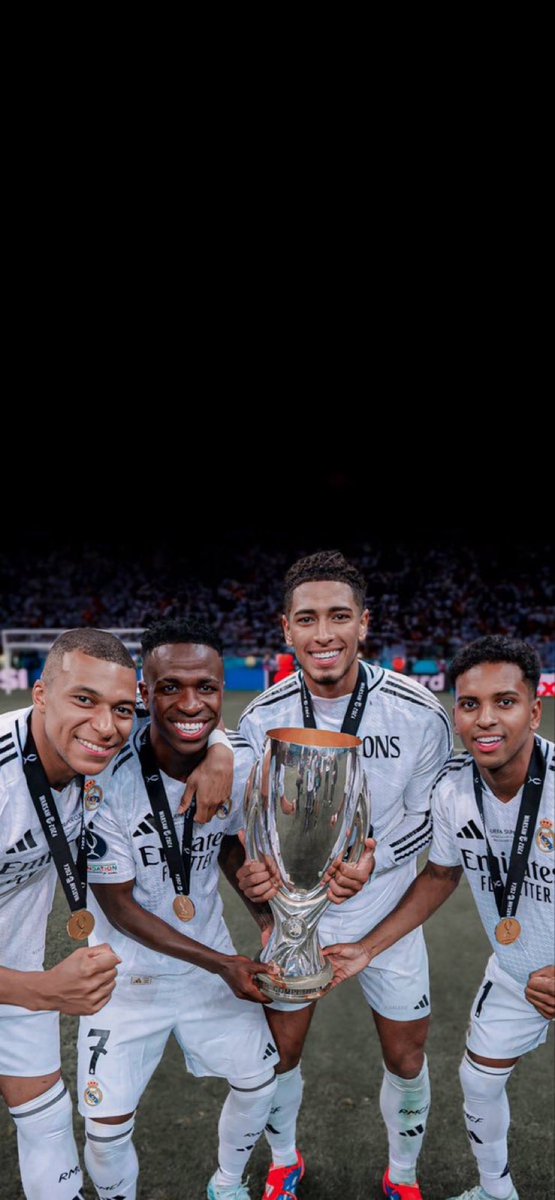 🚨🚨🚨🚨🚨🚨🚨🚨🚨🚨

مع الخبر الأخير عن رغبة انشيلوتي وطاقمه في إجلاس واحد من هذا الرباعي على دكة البدلاء لتغيير التكتيك وإيجاد التوازن.

من ترشح من بينهم ليّجلس إحتياطياً ؟