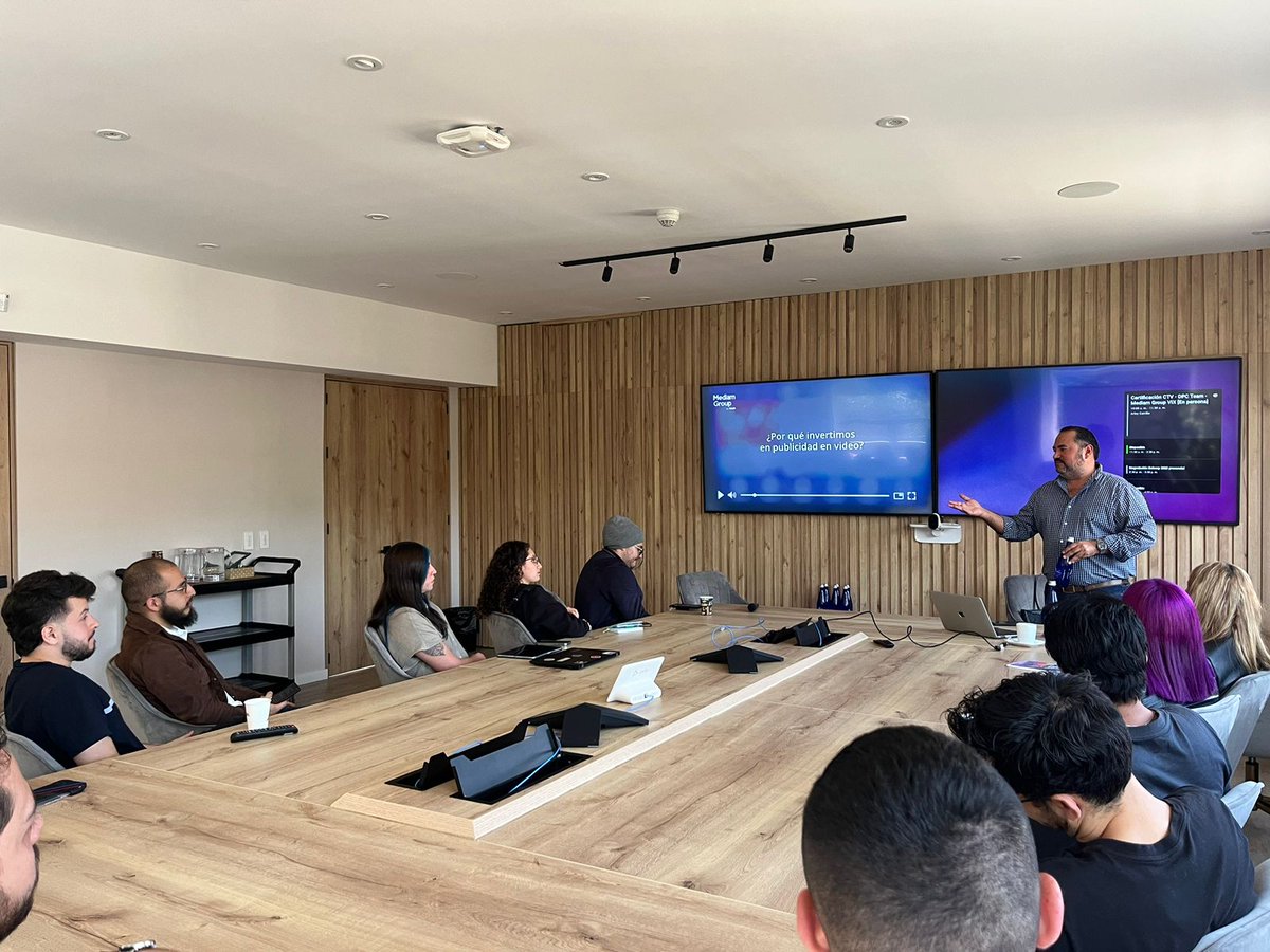 MediamGroup's tweet photo. ¡Iniciamos con fuerza el 2025! La primera sesión de #MediamConnect de este año reunió al talentoso equipo de P&amp;G y @Publiciscol, donde nuestro Managing Director Rafael Rojas G y Regional Manager Nohelia Durán Álvarez, exploraron los fundamentos de #CTV.

#MediambyAleph #Streaming https://t.co/poj2Gah4QH