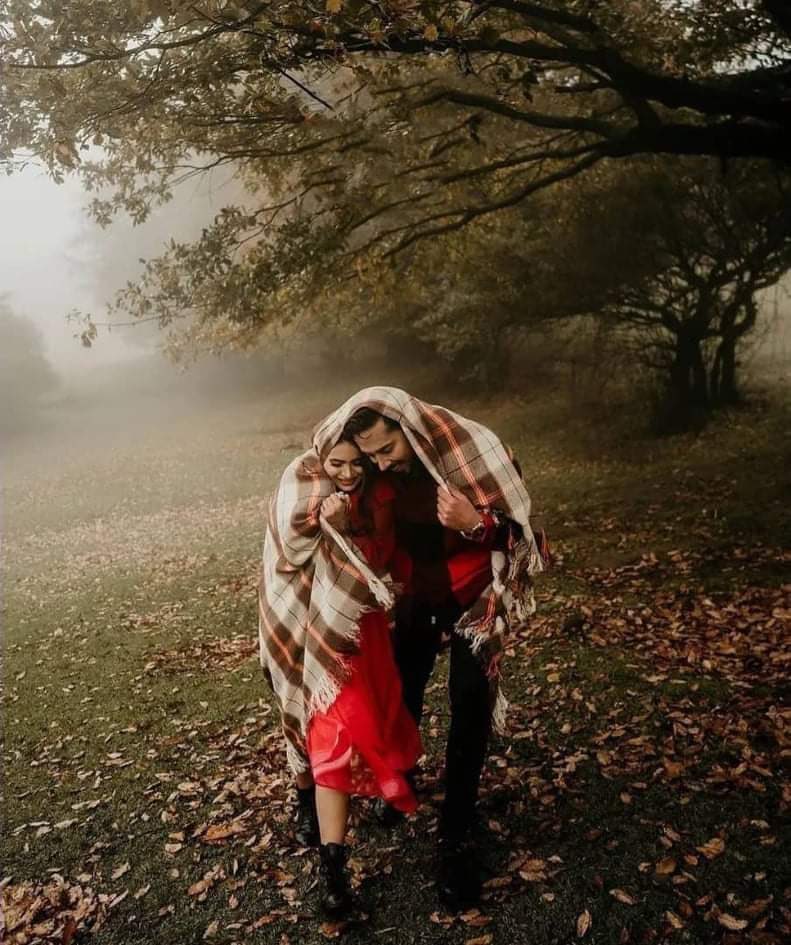 #صورة_وشعر 

موجـــود البرد يعني انتهى الحر
وموجــــــــود اللحاف البيه أدّثر 

وموجود الشجر واوراق الاشجار
واعيش اجواء هاي الصورة اگدر 

بس شي واحــد اليصعب اسويه
اجيب منين هاي اللابسة أحمـــر 

ام الاحمر اينَ انتِ ❤️