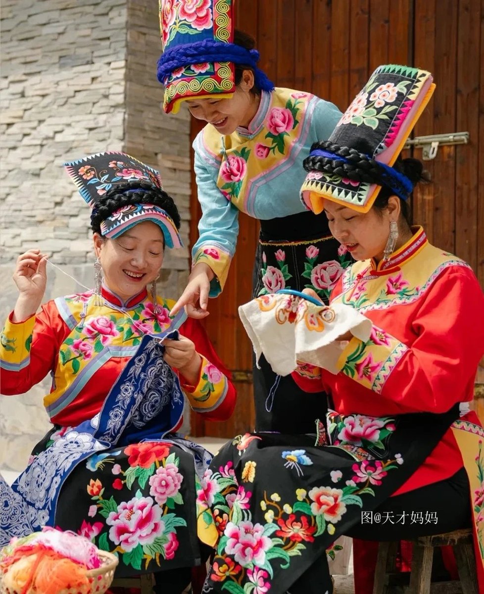 习近平总书记说，中华优秀传统文化是中华文明的智慧结晶和精华所在，是中华民族的根和魂！被微短剧带飞！地域文化与非遗特色在新时代重焕光彩~#Chinese #XiJinping 
<a href="/xuejianosaka/">薛剑XueJian</a>
<a href="/zwbsj163com1/">顾昭岳</a>