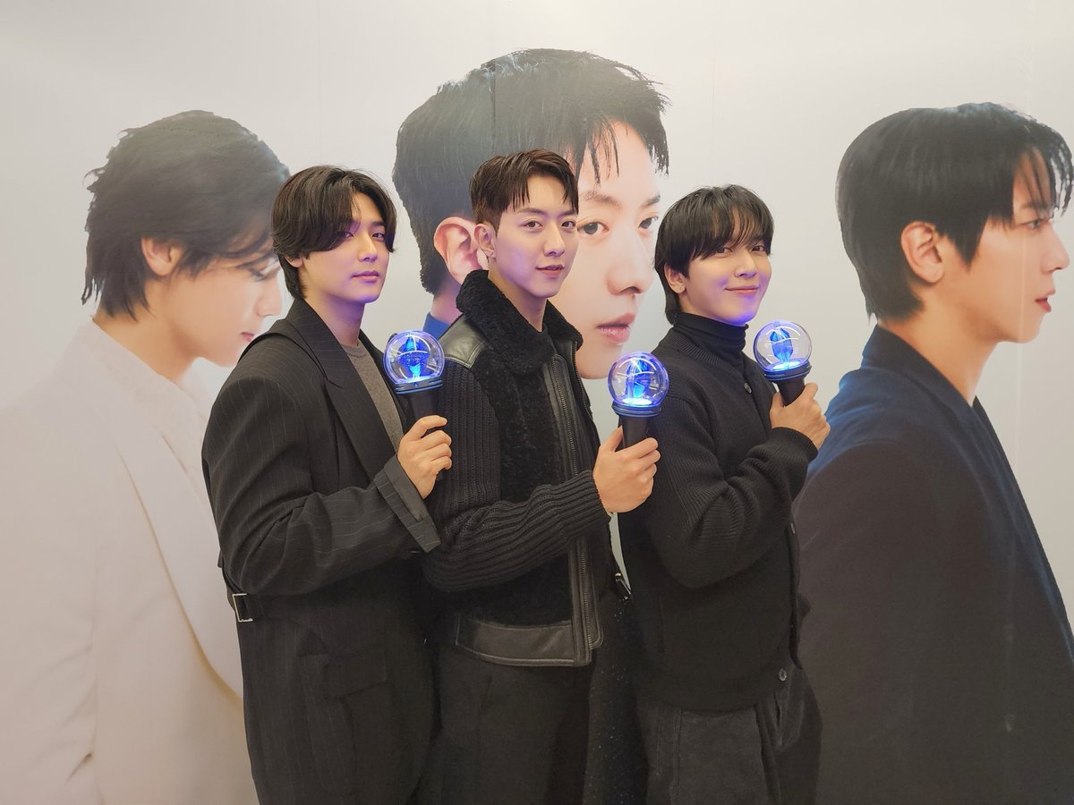 official_CNBLUE's tweet photo. [📸] CNBLUE 15th Anniversary 💙

CNBLUE with BOICE
앞으로도 함께 행복한 시간 만들어가요💙

#CNBLUE #씨엔블루 #CNBLUE_15th_Anniversary https://t.co/cwwkGjx03f