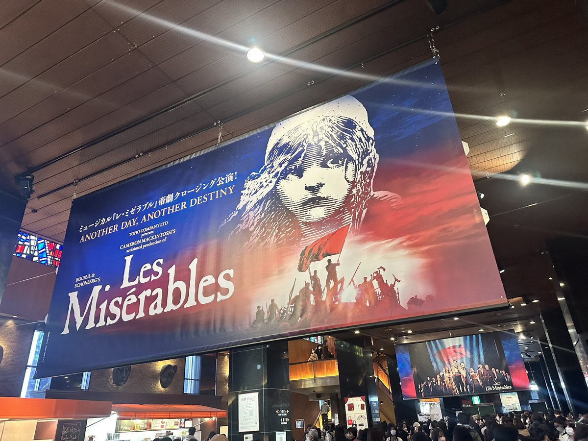 MisAchtt's tweet photo. Les Misérables観劇🇫🇷🥖

初めて観ましたが、ど迫力な舞台でした！
当時のリアルな世界観が目の前に広がり、仲間の一員として自分がそこにいるような感覚でした😳💓💦
一人一人の心情がまっすぐ伝わってきたパフォーマンス…最後まで心打たれました。
パワーもらいました！私も頑張らないと！😤😊❤️ https://t.co/6hFrvxGpbt