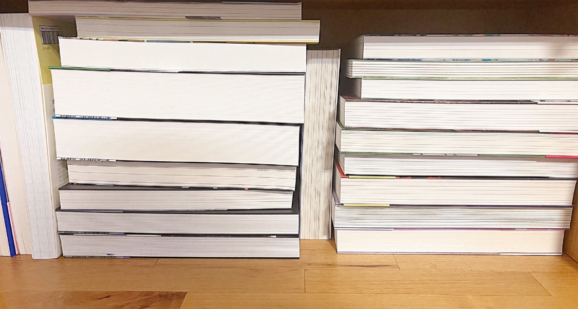 #알티 #팔로우
성원에 힘입은 앵콜 이벵~제가 2024 한 해 동안에 출판사로부터 제공받았던 책들 반택비만 받구 알티해주신 분들 중 두분 뽑아서 세권씩!! 보내드릴게요...!! (사진재탕 ㅈㅅ) 세권은 완전 랜덤으로...제가 마구 섞은 다음에 혈육한테 뽑으라고 시킬거예여
당발은 아무때나 늦지않게!