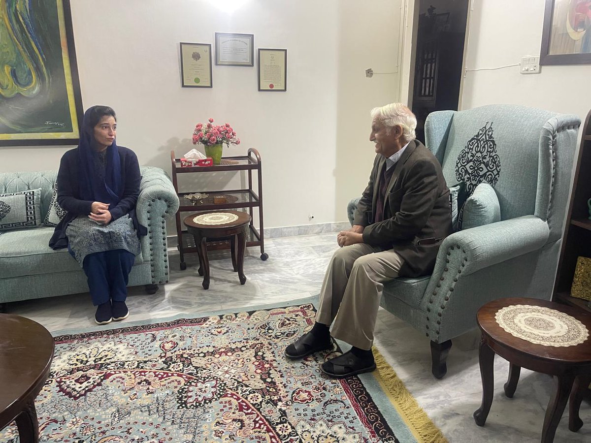 PPPUmer's tweet photo. Bibi @AseefaBZ Bhutto Zardari visited the residence of PPP #HumaRights Cell Head @FarhatullahB 

Islamabad: Bibi Aseefa Bhutto Zardari condoled with former PPP Secretary General Farhatullah Babar on the death of his brother Naimatullah Abid.🤲🏻
1/3 https://t.co/BCpqJI1caf