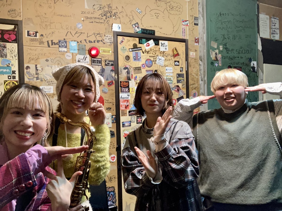 HushHashRoom's tweet photo. 💐Thank you💐
寺田町Fireloop「やさしくてロックTOUR」初日!ありがとうございました!トリを務めさせていただきました🙋♀️
ドキドキの収録ライブでした💓
音源お楽しみに…!!
✏︎Set list
月へ
潮風
カフェオレ
カチ
芽出
溢れる
秘密基地
Next ▶︎ 1/31 赤坂navey floor🗼
#HushHashRoom https://t.co/3AS954wnw8