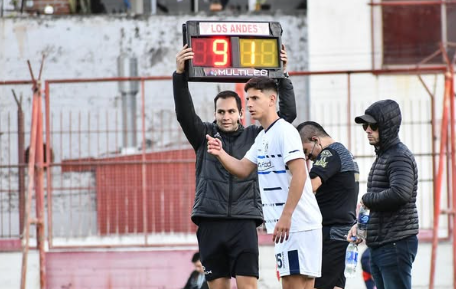 MDePasesPN's tweet photo. #MercadoDePases | 🚨 Julián Vilchez finalizó contrato con #Acassuso. El volante de 20 años, ex capitán de la Selección Sub 20, tiene algunos sondeos de la categoría y escucha ofertas. https://t.co/RAUym9HzZP