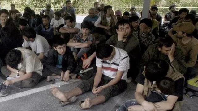 TayorUyghur's tweet photo. Let us voice our concerns and stand firmly against the Thai government's potential deportation of innocent Uyghurs to China, where they could face torture and even execution.
sign this at https://t.co/zd2uaxBEs2
https://t.co/1MTq6SxPpS https://t.co/9cajrQH8Y3