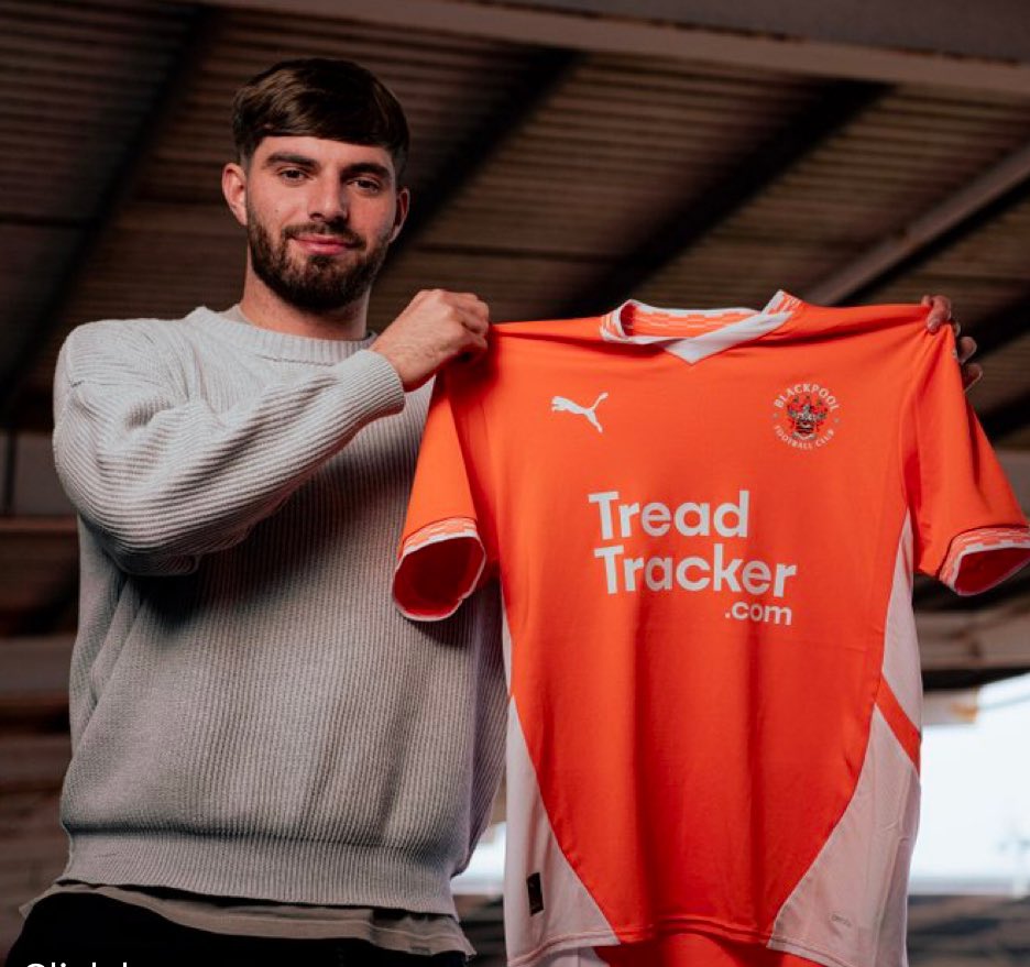 Jon Hassall (@jonhassall75) on Twitter photo 📝 Really pleased to have got this done for #TomBloxham as he joins <a href="/BlackpoolFC/">Blackpool FC</a> on a 3.5 year contract from <a href="/shrewsburytown/">Shrewsbury Town FC</a> 🍊#UTMP
#SkyBetLeagueOne #DoneDeal #BlackpoolFC <a href="/BeswicksSports/">Beswicks Sports</a> 📝 Really pleased to have got this done for #TomBloxham as he joins <a href="/BlackpoolFC/">Blackpool FC</a> on a 3.5 year contract from <a href="/shrewsburytown/">Shrewsbury Town FC</a> 🍊#UTMP
#SkyBetLeagueOne #DoneDeal #BlackpoolFC <a href="/BeswicksSports/">Beswicks Sports</a>