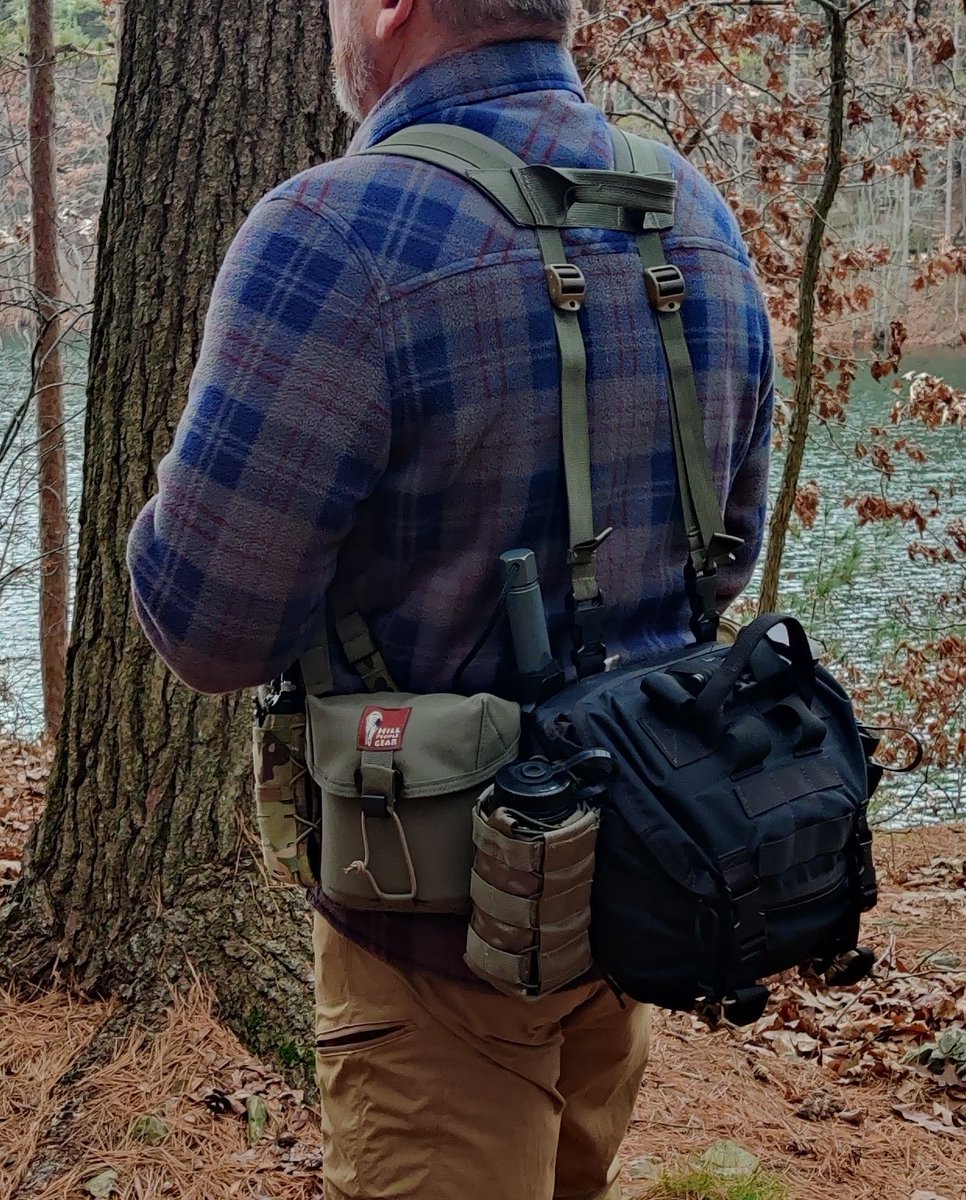 RickWheeler2010's tweet photo. Right up my ally. Thank you.
I am becoming a bigger fan of belt kit every day since I first leaned about it.
It's what got me going on this whole #CrossOverKit idea where one, a civilian mostly, can use this stuff both recreationally and tactically along with scaling up or down (3 to 6 point Harness).
I like the @nixieworks LFR and if I didn't already have an SOE Butt Pack I might have bought their whole system. They have so many camo options. What I did get from them is their 6 point harness (you can customize the connection points) and love it.
One thing I've noticed though is they all have a very tall belt with a lot of padding. Obviously their R&D is/was far more indepth than mine but I'm finding using a traditional 2" belt (with 2" padding) to be sufficient allowing for more agility.
Belt kit is an awesome base but I still like a chest rig but micro in size like a HPG Snubby, 3 mag placard or my HPG recon rig.
cc: @dukeanddrummond