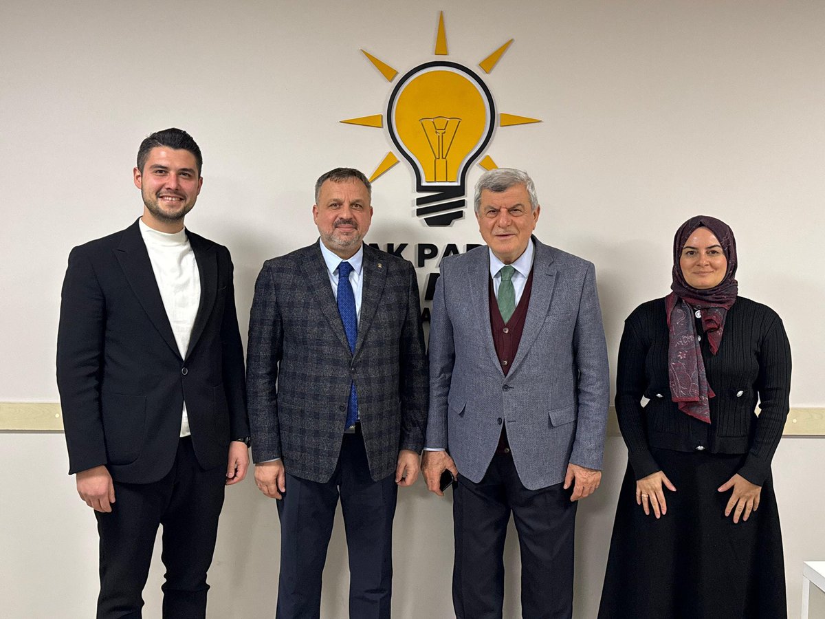 Geçmiş dönem Kocaeli Büyükşehir Belediye Başkanımız Sayın İbrahim Karaosmanoğlu gerçekleşen kongrelerimizin ardından ilçe Başkanılığımıza hayırlı olsun ziyaretinde bulundular.