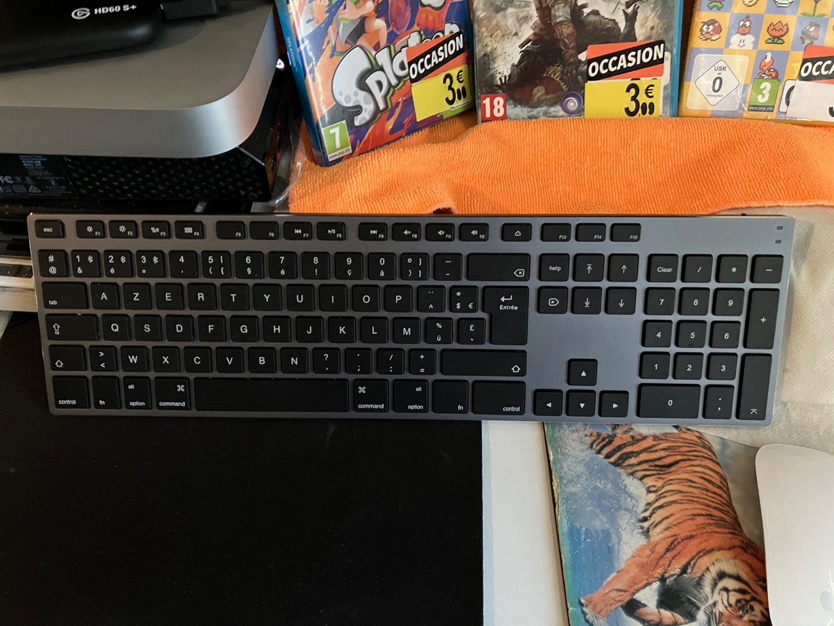 knil999's tweet photo. #collection #WiiU #claviermac #bonsprix
3 jeux WiiU pour 9 euros en tout, 3 euros par jeu quoi! J’ai enlevé les étiquettes et bien nettoyer les jaquettes.
Et un clavier T’NB en aluminium pour Mac à seulement 25 balles, on est bien ou pas??!! 🤩 https://t.co/YrB4hBYi8q