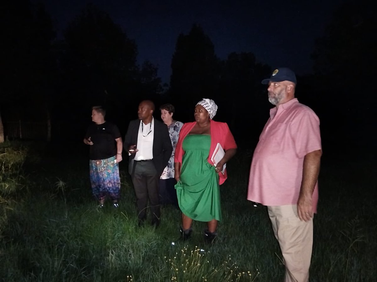 kholofeloMorodi's tweet photo. 🛠️ #Ward66 Action Plan: I toured Valhalla's dilapidated buildings, parks &amp; tennis courts. Community  is energized by our plans for improvement! 🚀 We're rolling out a street-by-street cleaning program to rejuvenate our neighborhood. Collaboration between CPF &amp; TMPD @CityTshwane https://t.co/hHraz39bI5