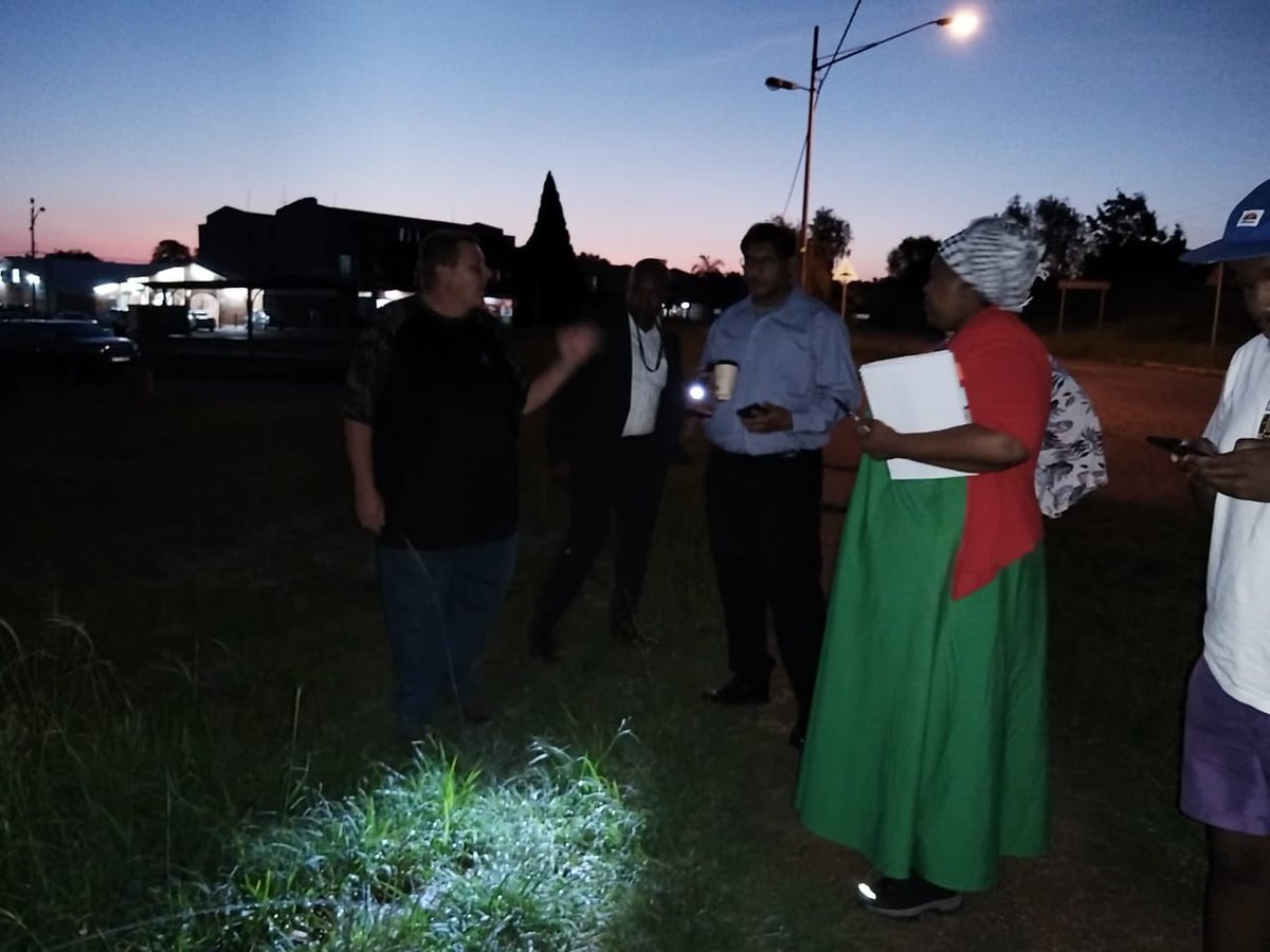 kholofeloMorodi's tweet photo. 🛠️ #Ward66 Action Plan: I toured Valhalla's dilapidated buildings, parks &amp; tennis courts. Community  is energized by our plans for improvement! 🚀 We're rolling out a street-by-street cleaning program to rejuvenate our neighborhood. Collaboration between CPF &amp; TMPD @CityTshwane https://t.co/hHraz39bI5