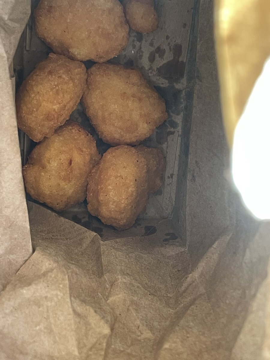 mrslorijg's tweet image. She called it a #snackysnack🥹 #Fritters 
Also top tier signage😤🤣