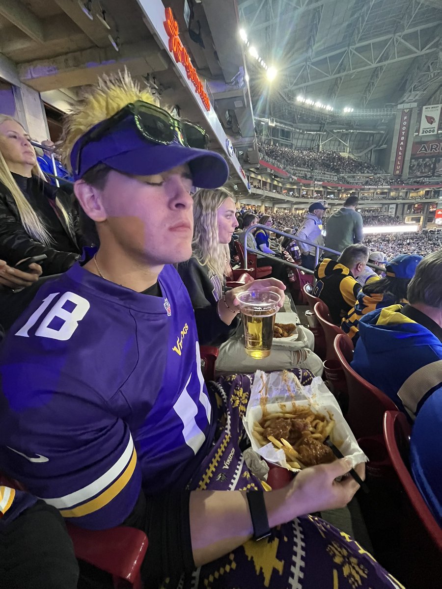 Carter_Libis's tweet photo. When you’re so fed up with Darnold taking sacks you can’t even take another sip of your beer and don’t care if your chicken tenders get cold… https://t.co/gRV9698LNU