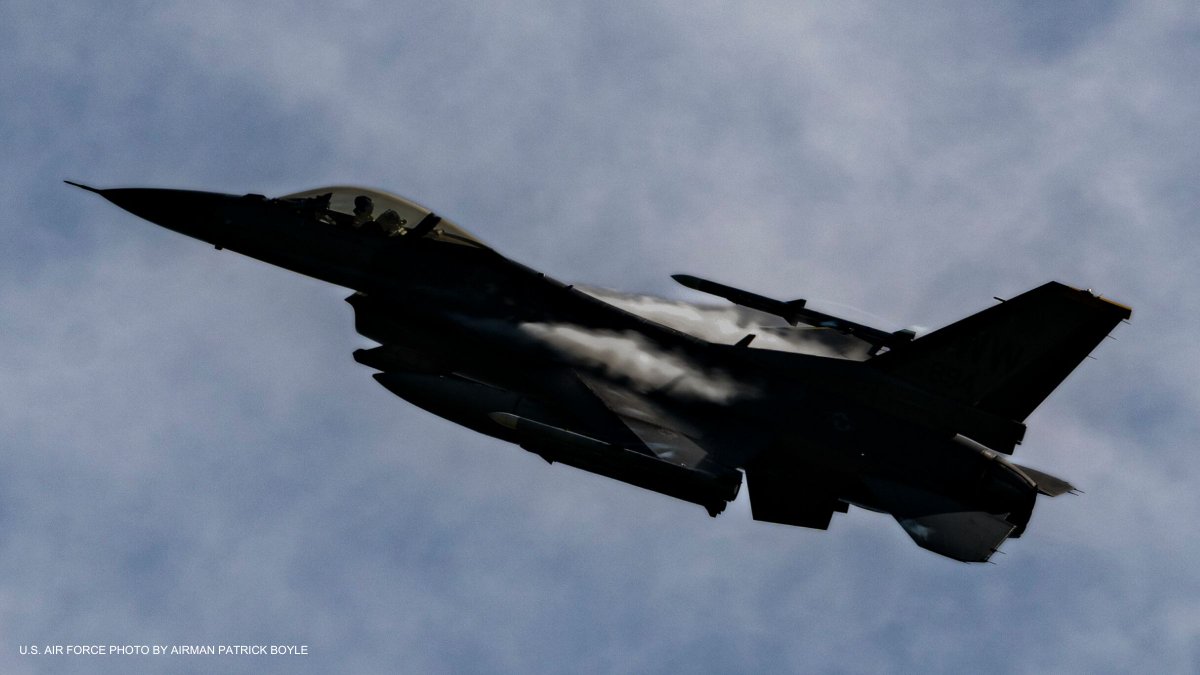 LMNews's tweet image. An F-16 fighter jet successfully intercepted six missiles in a single mission, demonstrating the incredible power and precision of @LockheedMartin's Fighting Falcon.