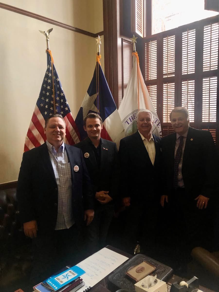 HoodCountyGOPTX's tweet photo. The 89th Texas Legislature gavels in at 12 noon today. The Hood County Republican Party is represented well in Austin. 

Watch LIVE: https://t.co/XCz9zZ07dY

#TXLege #HoodCounty #GOPTexas https://t.co/JgBIYb33ol