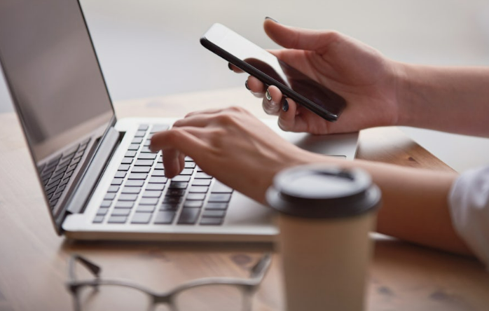 ShopMeadowtown's tweet photo. Make sure you have the latest mobile plan to keep in touch with your loved ones. Visit https://t.co/8jzIk3jn0Y https://t.co/ZqK0ljBzw2