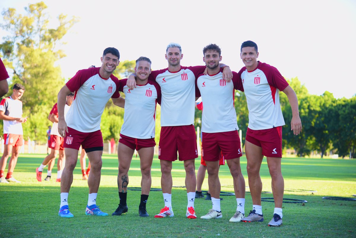EdelpOficial's tweet photo. Sale fútbol 5 ⚽ https://t.co/rtgcVqhEWu