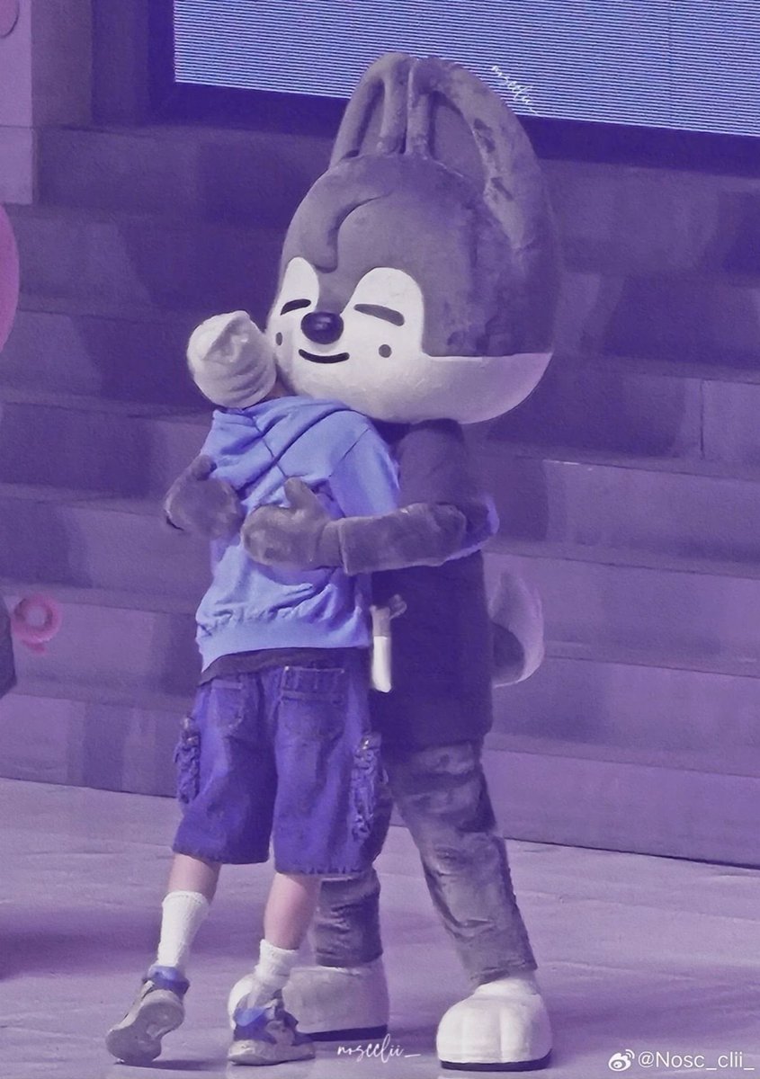 bang chan and his wolfchan hugs will always be the most adorable