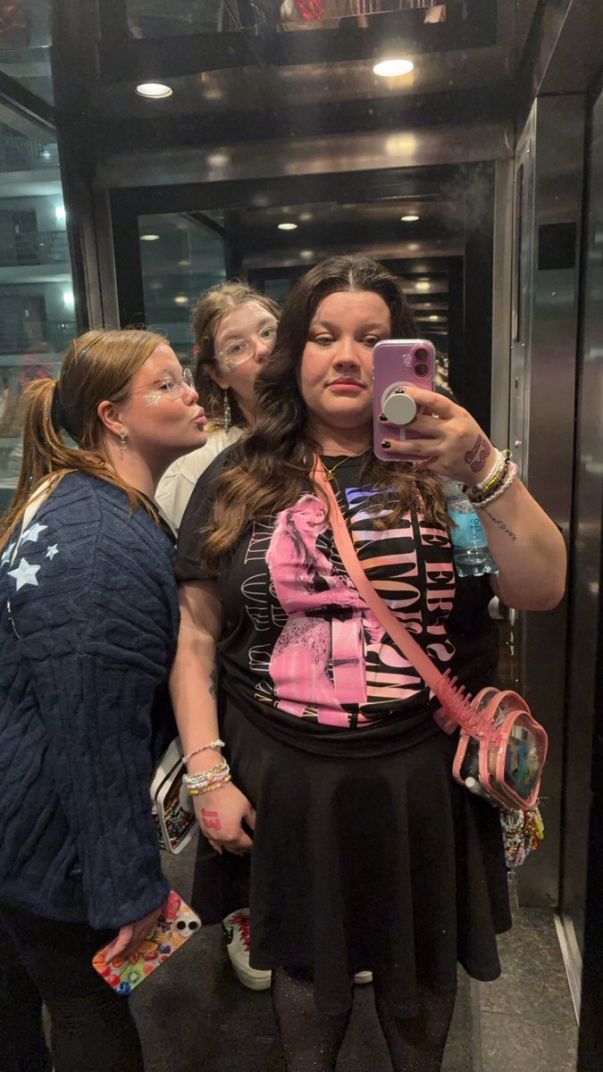 OTPbeliever's tweet photo. pre eras show:                 post eras show:

@taylornation13 #TSTheErasTour 🫶 https://t.co/SecYp6rmjm