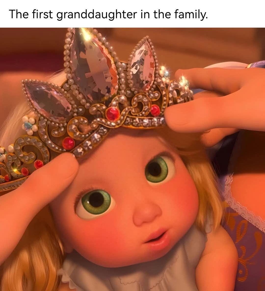 احساس جميل انك اكبر حفيد في العيلة لغاية مبكتشف ان الفرق بيني وبين ميرال بنت عمي ٢٣ سنة بحس باحساس الراجل العجوز ذو الشعر الشايب الي رجله والقبر