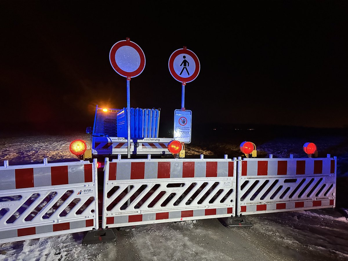 DerKaterX's tweet photo. Erster Einsatzraum mit dem Auftrag zur Erhöhung der BioSicherheit zum Schutz des Rindes fertig 💪 - jetzt #Dekon und weiter gehts zur nächsten Weide 🐮🐄

Wir sind #vorderLage und so muss es sein!

#tierschutz #biosicherheit #rind https://t.co/VDOsC6QE9q