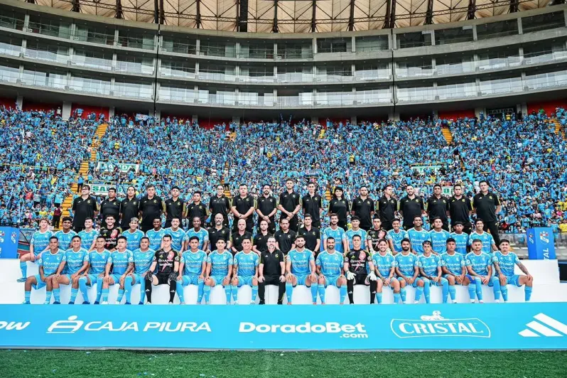 sebas_ortega01's tweet photo. Se viene la Tarde Celeste y he decidido hacer un hilo con todas las presentaciones de Sporting Cristal en los últimos años. Con algunas anécdotas que quedaron en la memoria del hincha. https://t.co/X0jeGZ2GeP