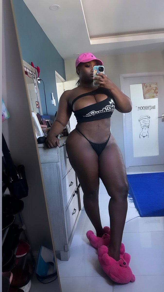 CButtahh's tweet image. Think I wanna go to my first carnival this year … it’s about time