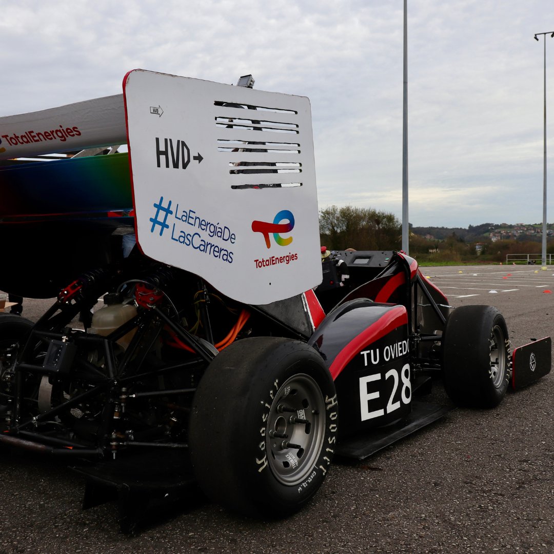 UniovieRacing's tweet photo. Y si nos preguntan, debimos tirar más fotos… 🏎️✨ Aquí os dejamos este carrousel para que disfruteis a Habrok tanto como nosotros 😍
#Habrok #FormulaStudent #fss #fssteam #Uniovi #UniovieTechRacing https://t.co/FkOTJljsM1