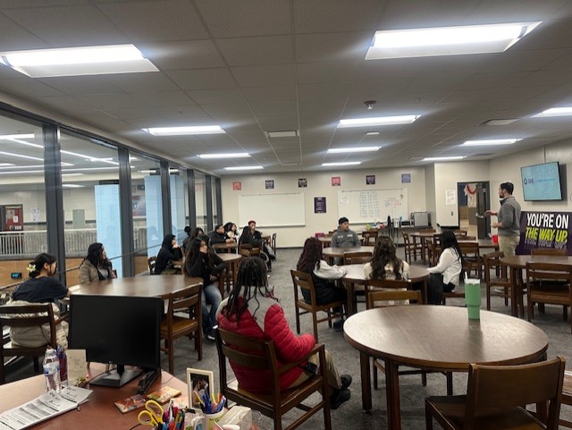 fwcs_ccr's tweet photo. Our Miami middle school connectors took a big step towards high school, as they were able to experience and visit their feeder high school as well as hear from students and teachers. #fwcs #ccr https://t.co/rSbMwJGdet